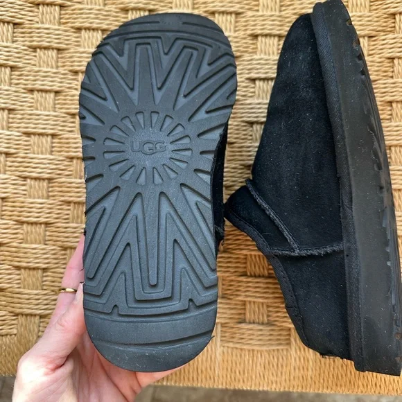 UGG Slippers - Picture 4 of 5